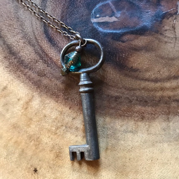Key Necklace - Picture 2 of 4